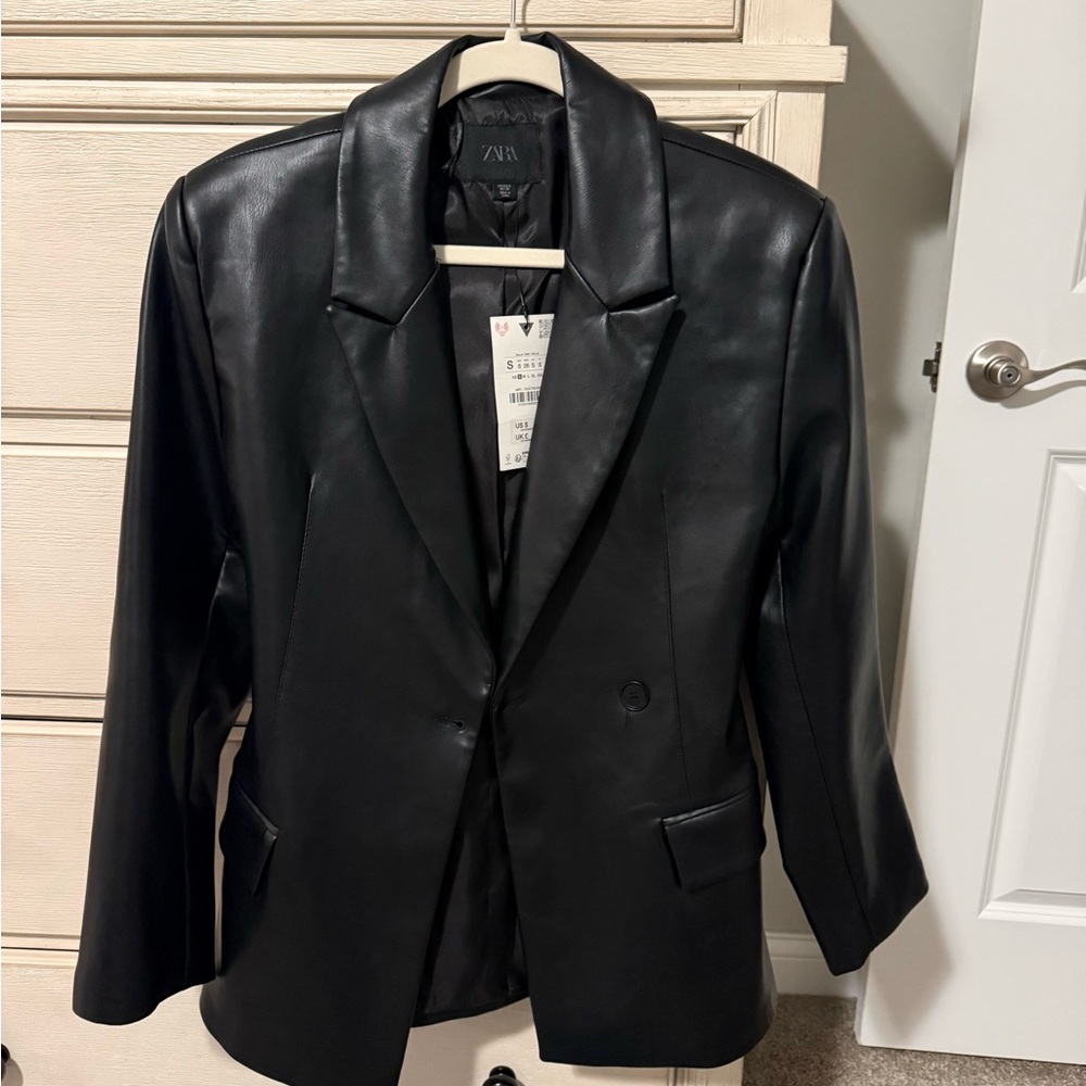 Zara Women's Sleek Black Leather Blazer